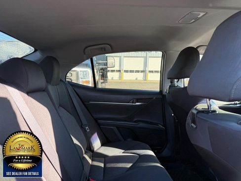 Used 2018 Toyota Camry LE image 14