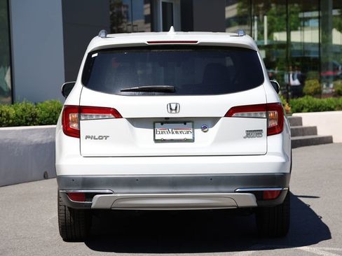 Used 2020 Honda Pilot Touring image 3