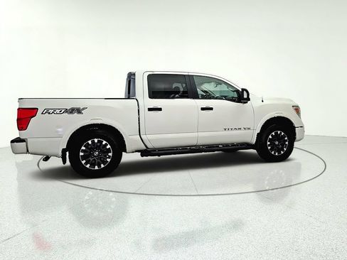 Used 2018 Nissan Titan PRO-4X AWD/4WD image 4