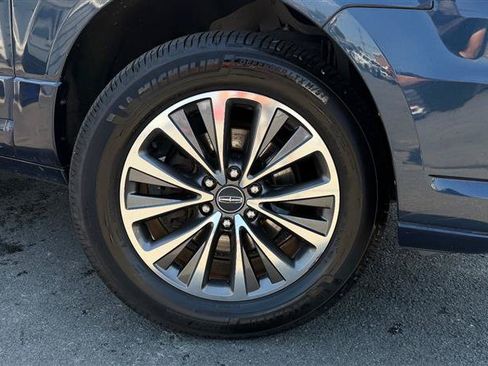 Used 2016 Lincoln Navigator L Select AWD/4WD image 11