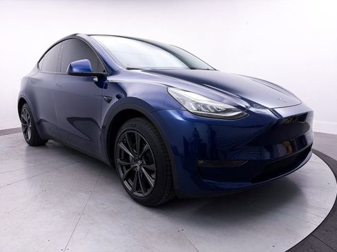 Used 2022 Tesla Model Y Long Range image 9