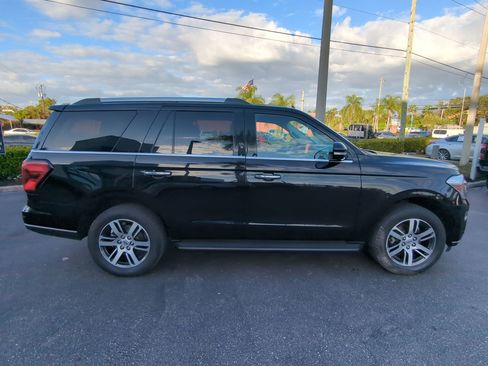 Used 2024 Ford Expedition Limited image 4