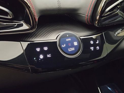 Used 2025 Ferrari Purosangue AWD/4WD image 37