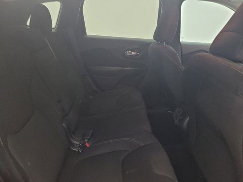 Used 2016 Jeep Cherokee Latitude w/ Cold Weather Group image 19