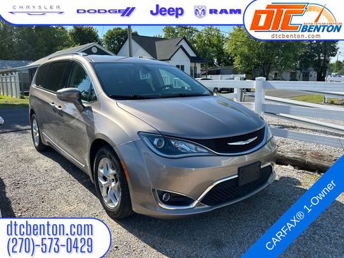 Used 2018 Chrysler Pacifica Touring-L Plus w/ Tire & Wheel Group FWD image 1