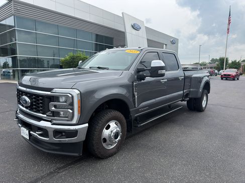 Used 2023 Ford F350 Lariat w/ Lariat Ultimate Package AWD/4WD image 2