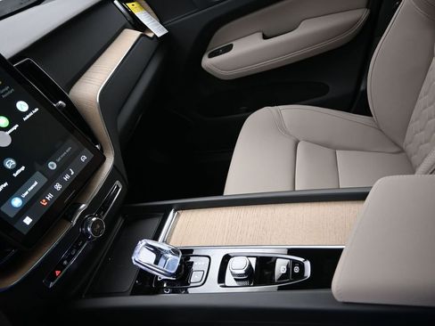 New 2026 Volvo XC60 B5 Plus w/ Climate Package AWD/4WD image 16