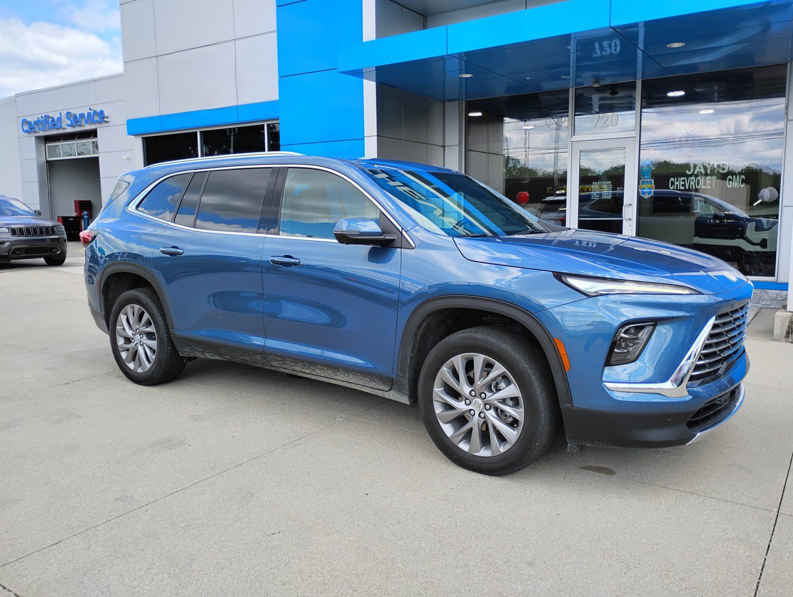 Used 2025 Buick Enclave Preferred FWD image 4
