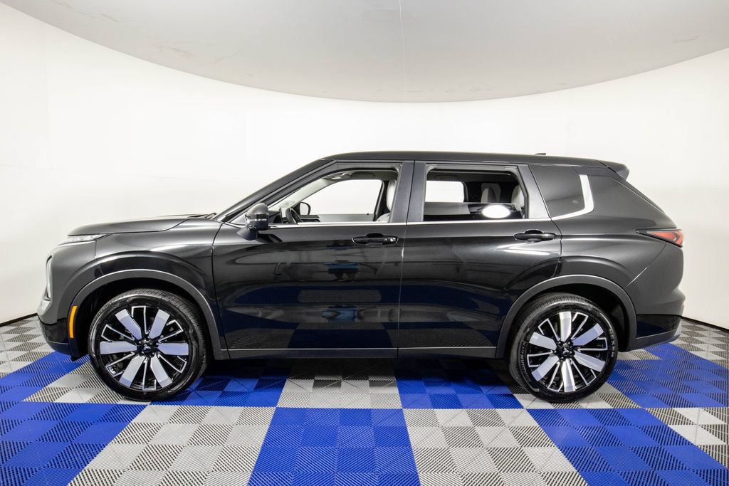 Used 2025 Mitsubishi Outlander SE FWD image 9