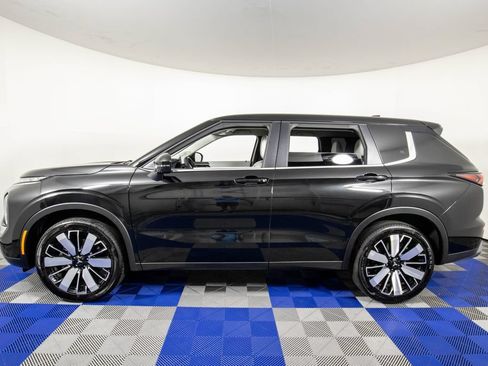 Used 2025 Mitsubishi Outlander SE FWD image 9