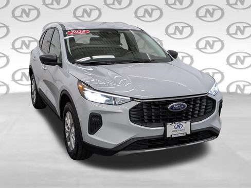 Used 2025 Ford Escape Active AWD/4WD image 21