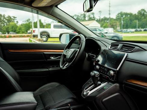 Used 2018 Honda CR-V Touring image 10