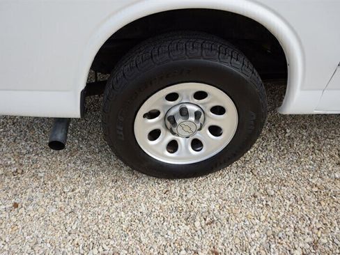 Used 2010 Chevrolet Express 1500 RWD image 30