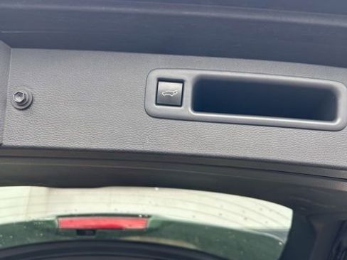 Used 2023 Toyota Highlander XLE image 22