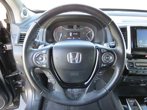 Used 2016 Honda Pilot Touring image 13