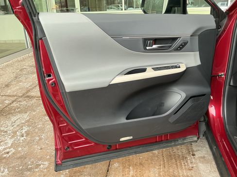 Certified 2021 Toyota Venza XLE image 14