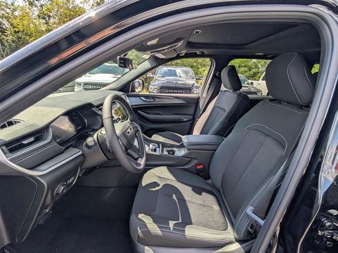 New 2025 Jeep Grand Cherokee Laredo X w/ Luxury Tech Group I image 10