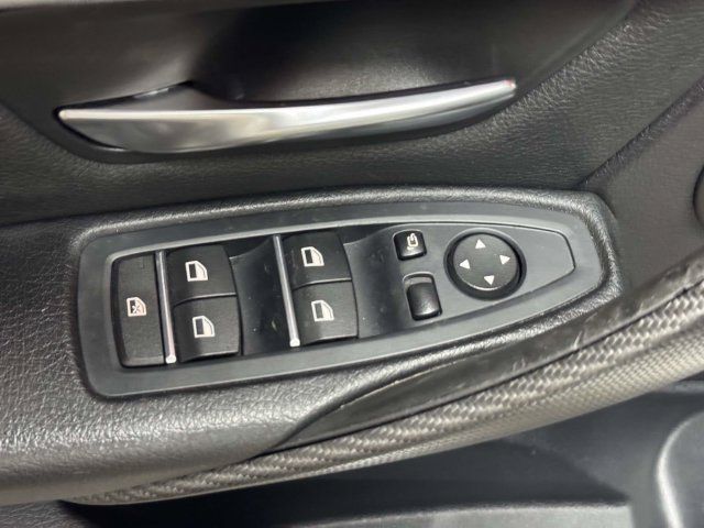 Used 2016 BMW 340i xDrive Sedan w/ Technology Package AWD/4WD image 29