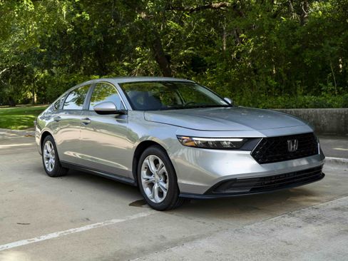 Used 2023 Honda Accord LX image 2