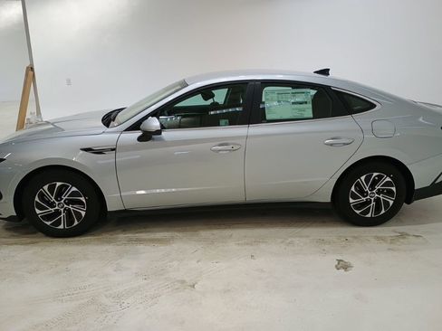 New 2026 Hyundai Sonata Blue FWD image 4