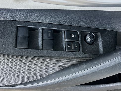 Used 2020 Toyota Corolla LE FWD image 15