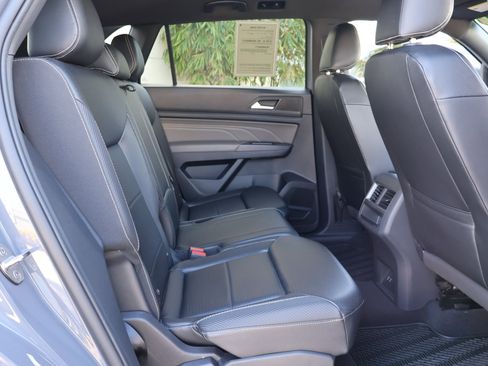 Used 2021 Volkswagen Atlas Cross Sport SE w/ Panoramic Sunroof Package image 21