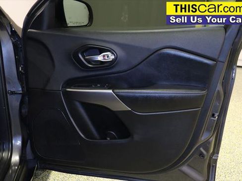 Used 2019 Jeep Cherokee Latitude Plus image 29