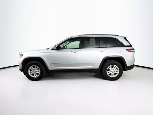Used 2023 Jeep Grand Cherokee Laredo image 7