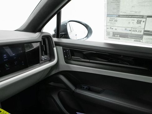 New 2026 Porsche Cayenne GTS AWD/4WD image 31