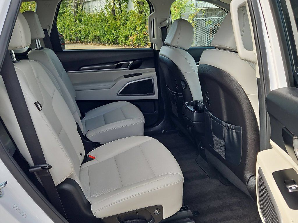 Used 2025 Kia Telluride S FWD image 31