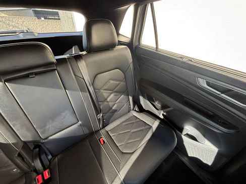 Used 2025 Volkswagen Atlas Cross Sport SE image 37