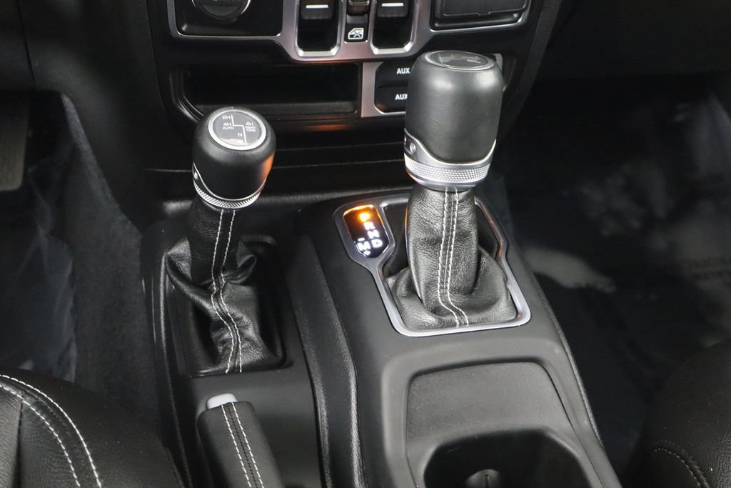Used 2023 Jeep Wrangler Unlimited Sahara w/ Cold Weather Group AWD/4WD image 25