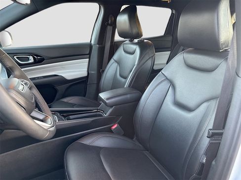 Used 2024 Jeep Compass Limited image 20