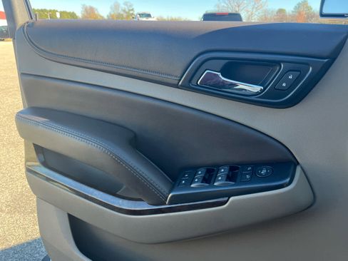 Used 2018 Chevrolet Suburban LT image 27
