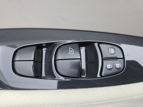 Used 2012 Nissan Leaf SL image 27