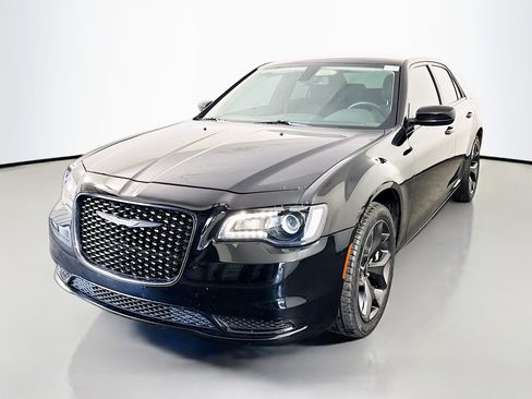 Used 2022 Chrysler 300 Touring w/ Sport Appearance Package RWD image 4