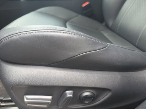 Used 2024 Toyota Venza Limited image 15