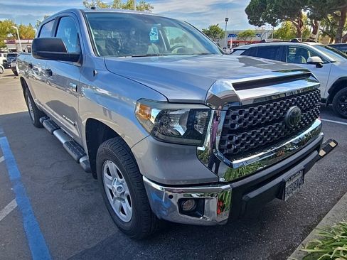 Used 2019 Toyota Tundra SR5 w/ Convenience Package AWD/4WD image 1
