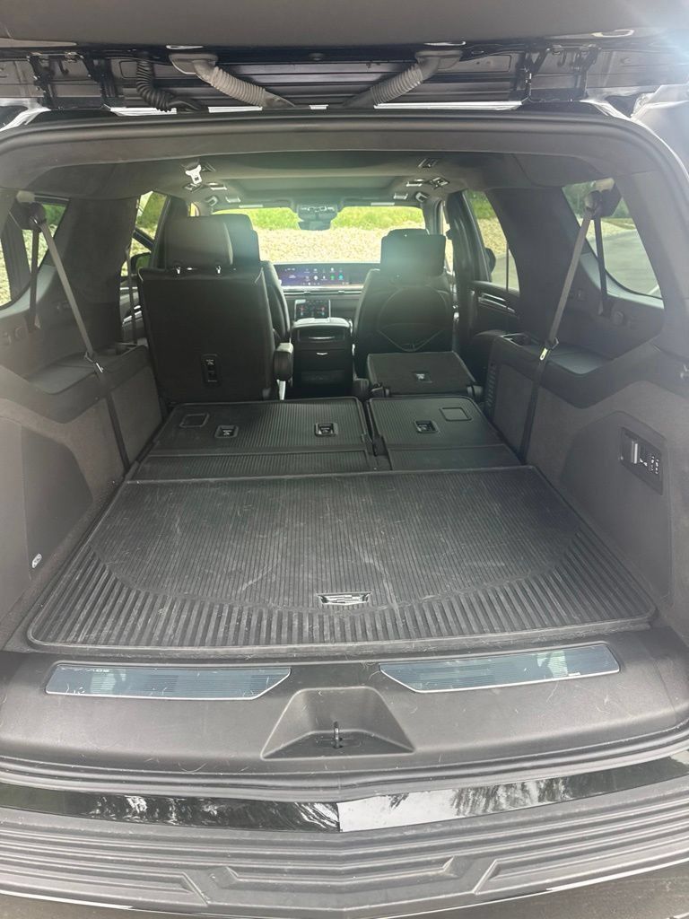 Used 2026 Cadillac Escalade ESV Platinum Luxury w/ LPO, Floor Liner Package AWD/4WD image 8