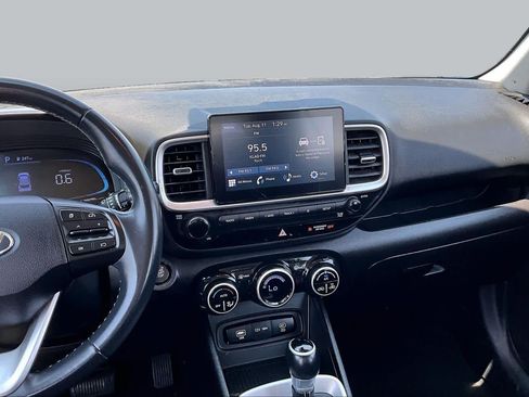 Used 2024 Hyundai Venue SEL FWD image 7