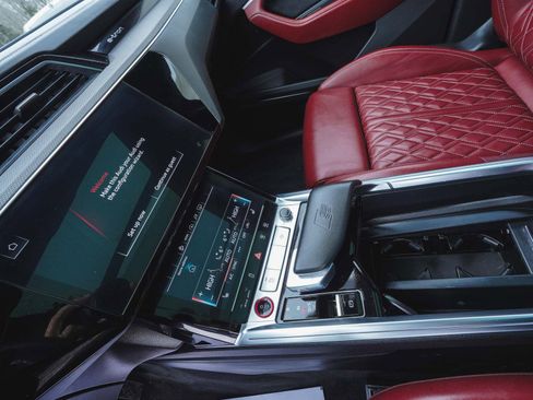 Used 2023 Audi e-tron S Premium Plus image 31