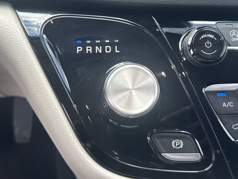 Used 2023 Chrysler Pacifica Touring-L FWD image 31