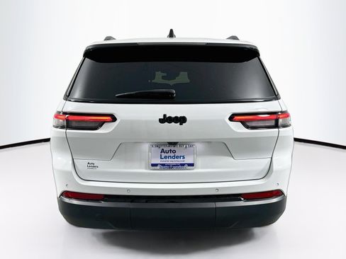 Used 2023 Jeep Grand Cherokee L Laredo RWD image 6