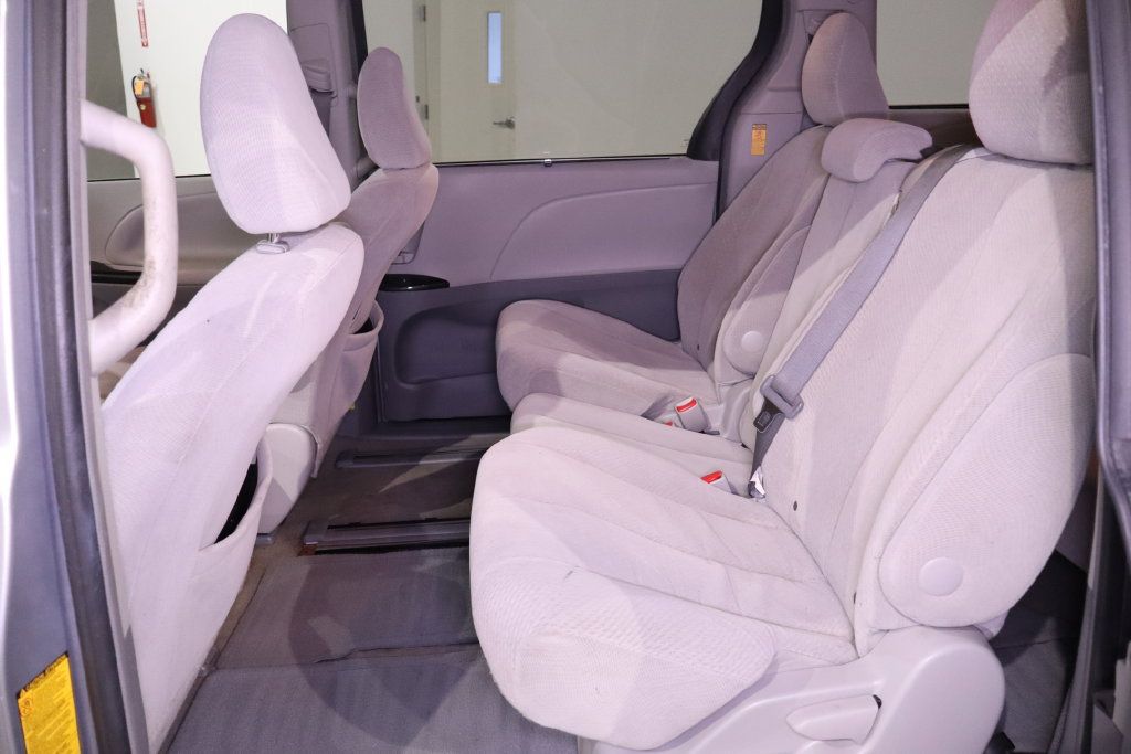 Used 2014 Toyota Sienna LE FWD image 28