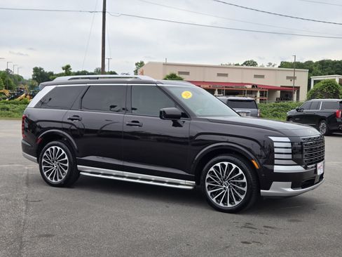 Used 2026 Hyundai Palisade Calligraphy FWD image 5