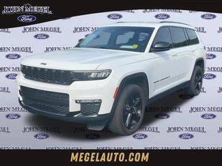 Used 2022 Jeep Grand Cherokee L Limited w/ Black Appearance Package RWD video 1