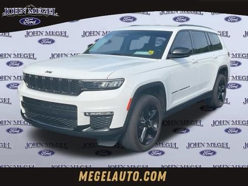 Used 2022 Jeep Grand Cherokee L Limited w/ Black Appearance Package RWD image 1