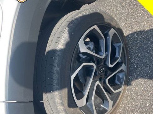 Used 2024 Chevrolet Trax RS w/ Sunroof Package image 12