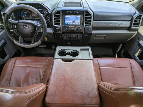 Used 2017 Ford F250 XLT w/ XLT Premium Package AWD/4WD image 14