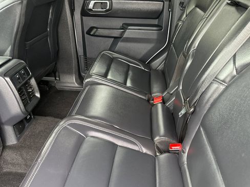 Used 2025 Ford Bronco Outer Banks AWD/4WD image 12